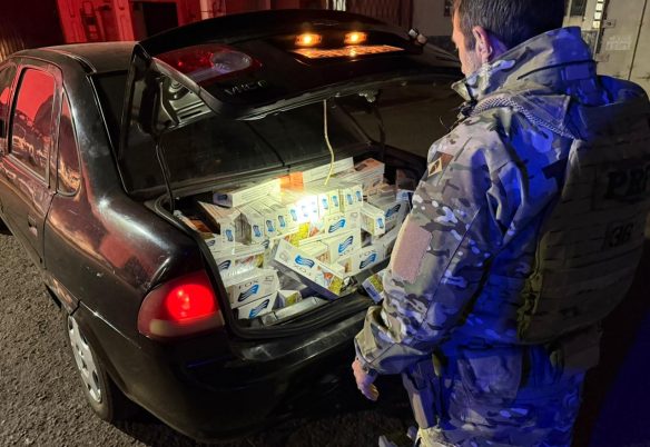 PRF apreende 5 mil maços de cigarros contrabandeados durante operação na BR-277 em Cascavel